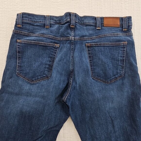 Tommy Hilfiger Jeans Men's 42x32 Stretch Medium Wash Denim Straight Leg EUC LN - Picture 10 of 15